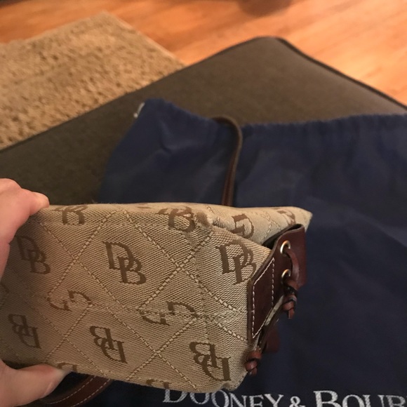 Once loved Dooney & Bourke shoulder bag. - Picture 5 of 7